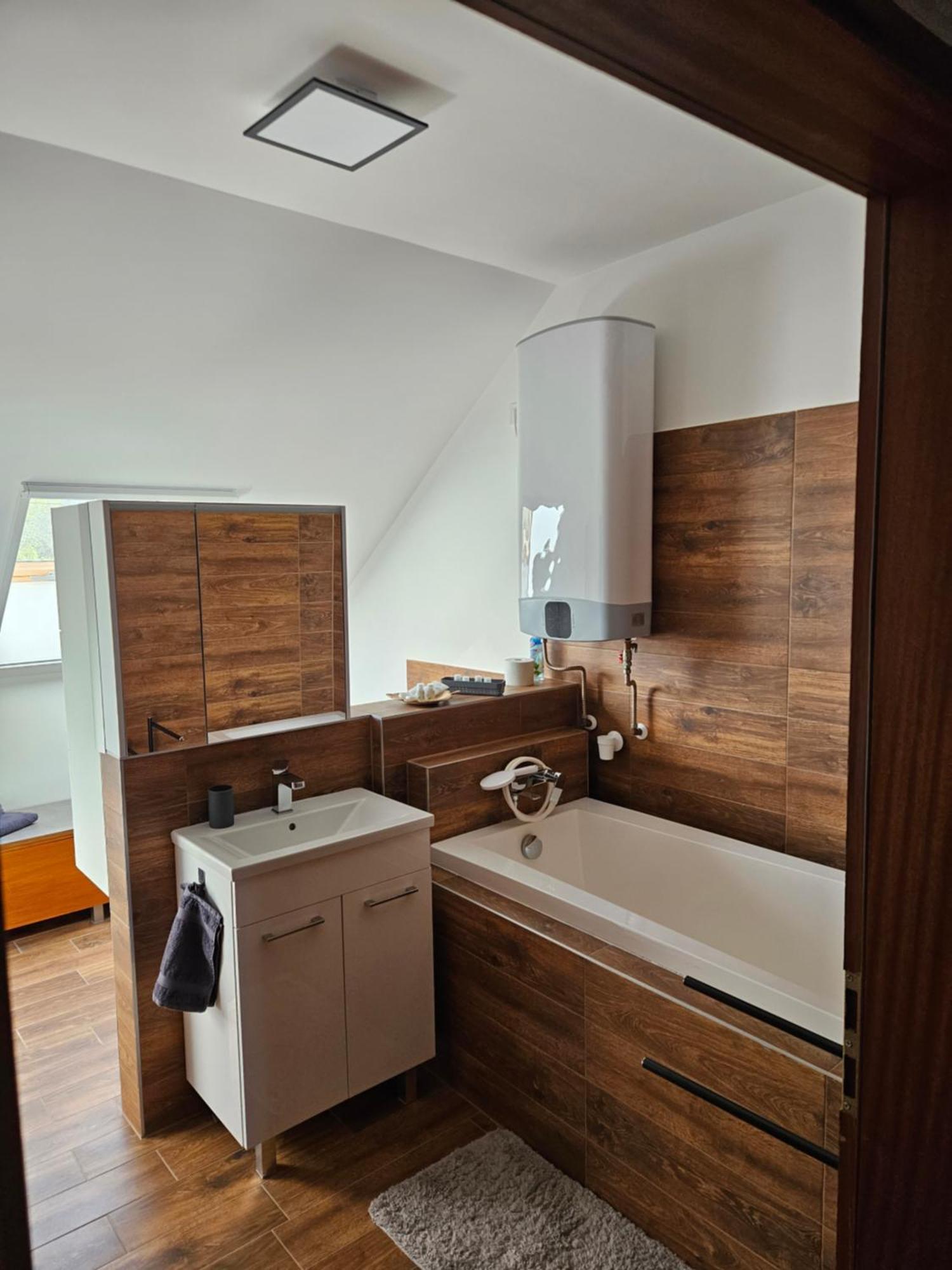 Toelgyes Apartmanhaz Seghedin Exterior foto