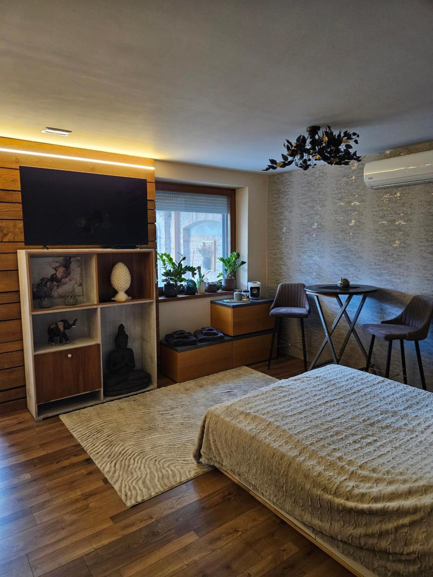 Toelgyes Apartmanhaz Seghedin Exterior foto