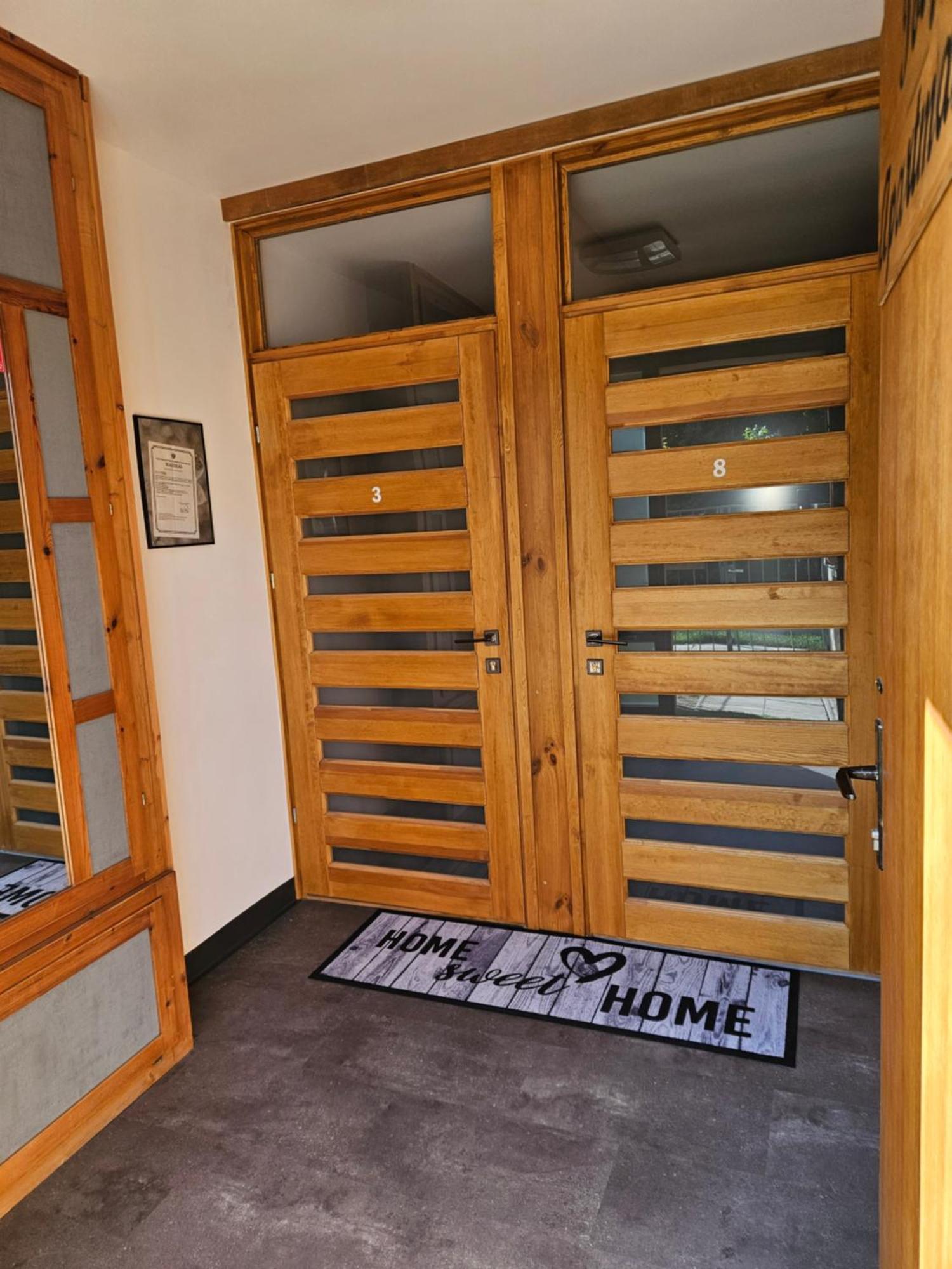 Toelgyes Apartmanhaz Seghedin Exterior foto