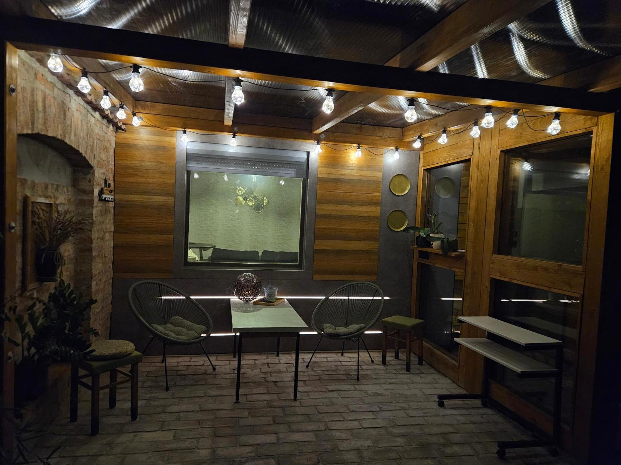 Toelgyes Apartmanhaz Seghedin Exterior foto