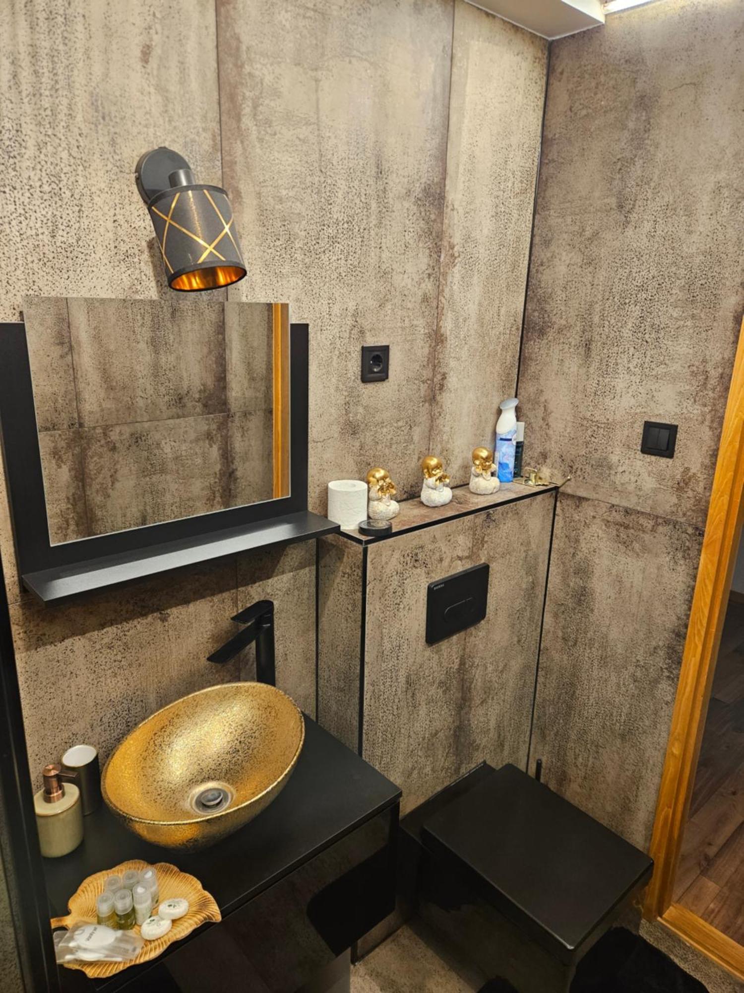 Toelgyes Apartmanhaz Seghedin Exterior foto