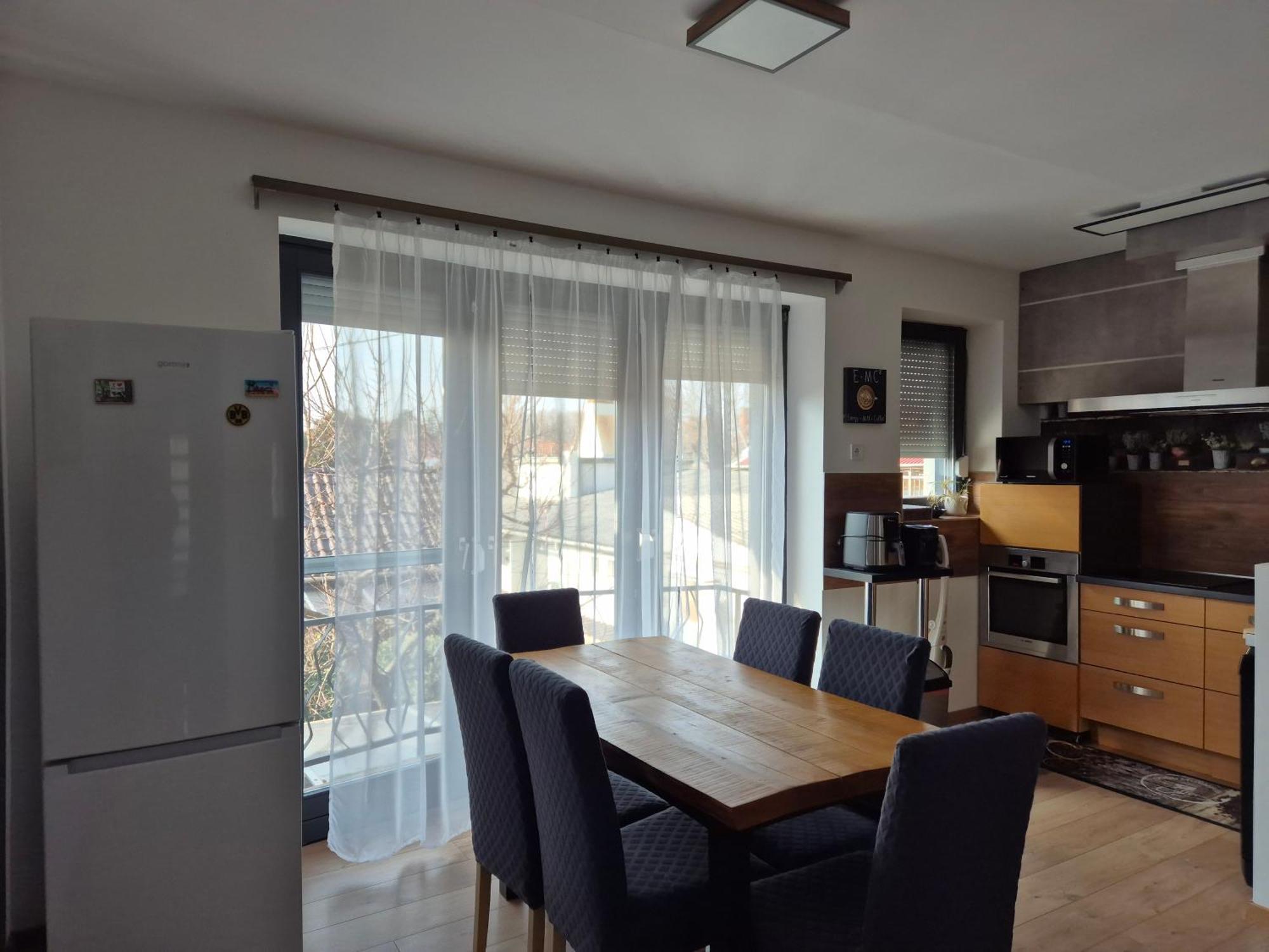 Toelgyes Apartmanhaz Seghedin Exterior foto