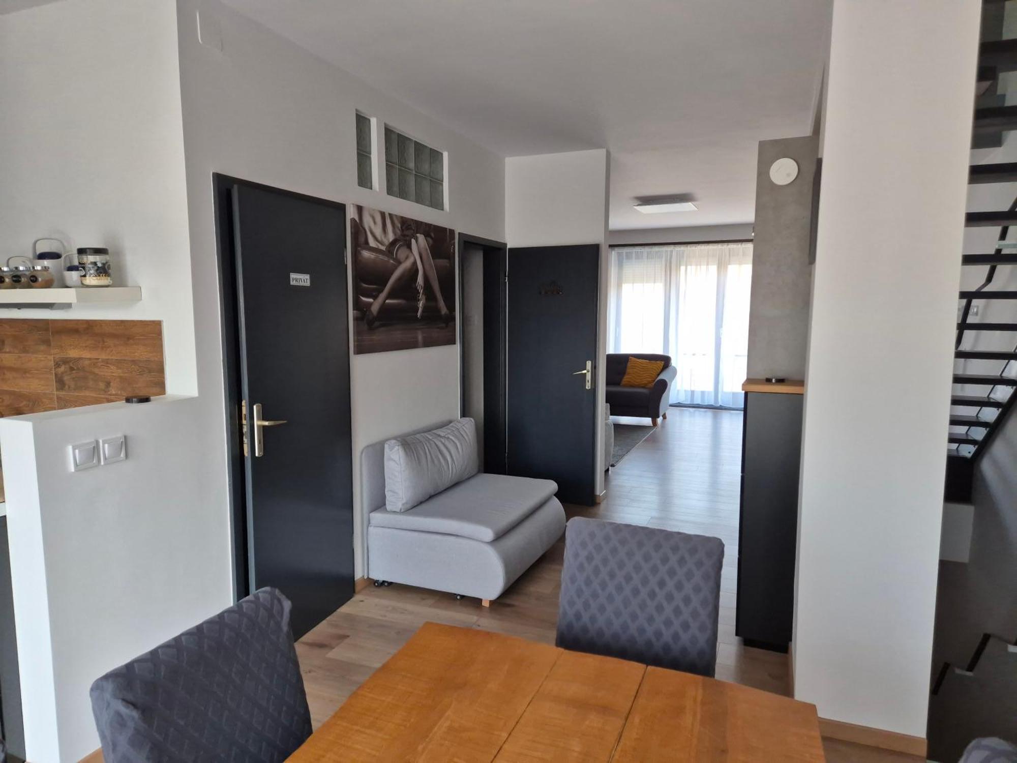 Toelgyes Apartmanhaz Seghedin Exterior foto