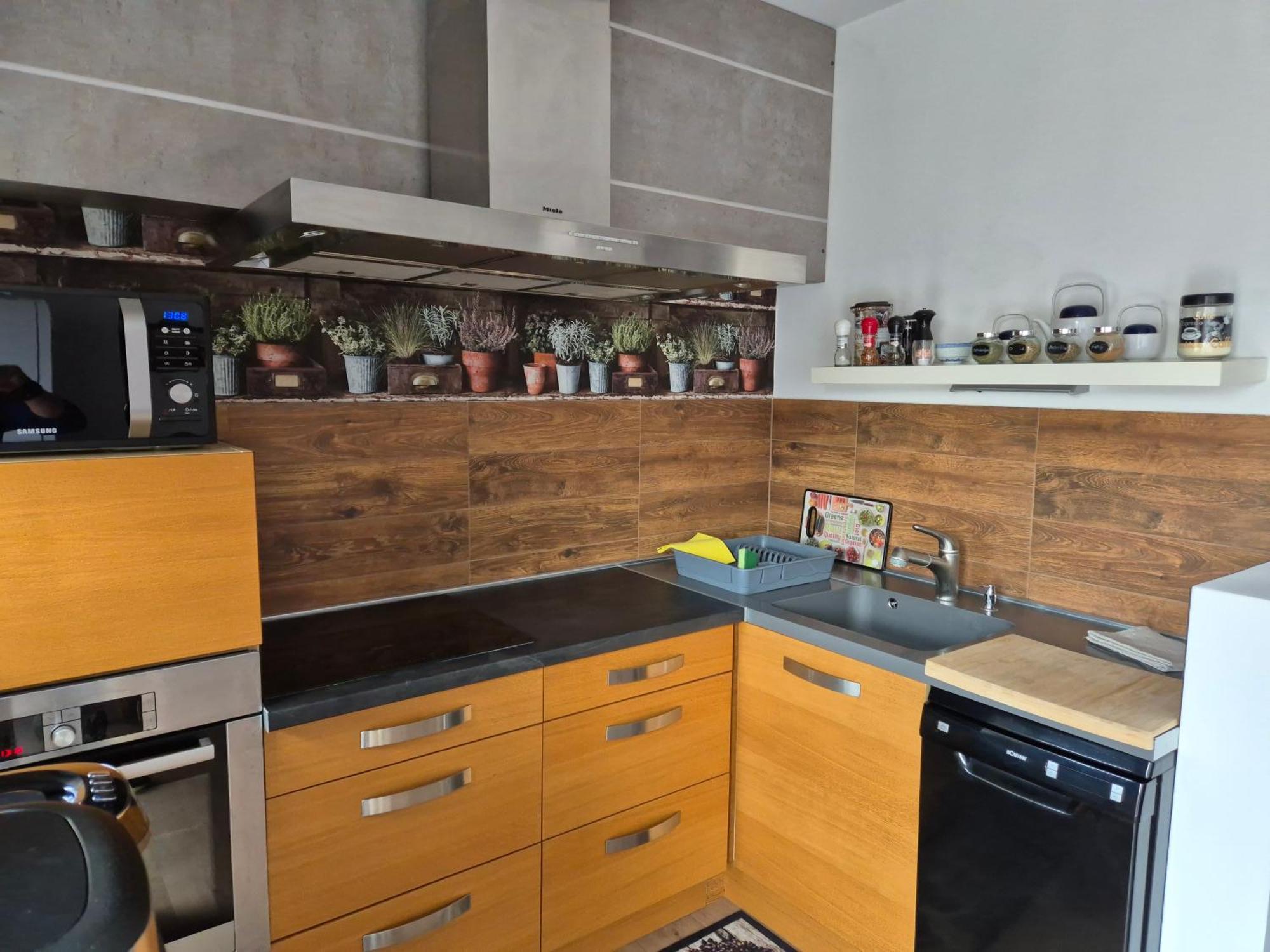 Toelgyes Apartmanhaz Seghedin Exterior foto