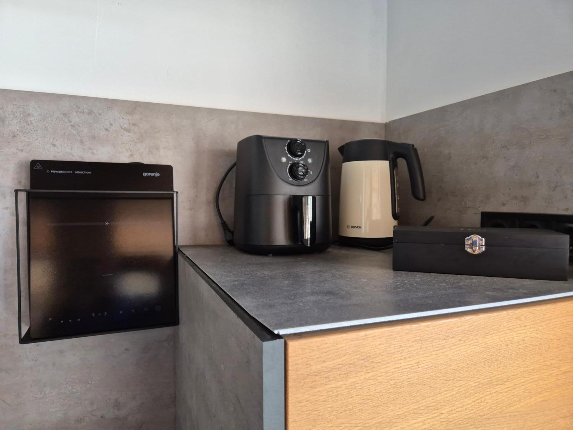 Toelgyes Apartmanhaz Seghedin Exterior foto